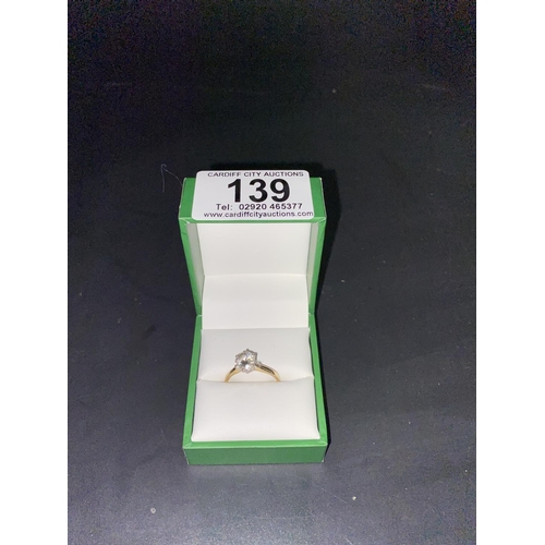 139 - A large approx 1 carat diamond in a 9k gold solitaire setting