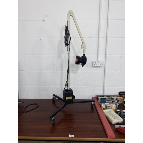41 - A Daray lighting industrial lamp on tripod stand