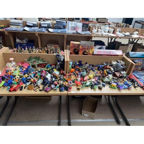 25 - A large collection of playworn figures