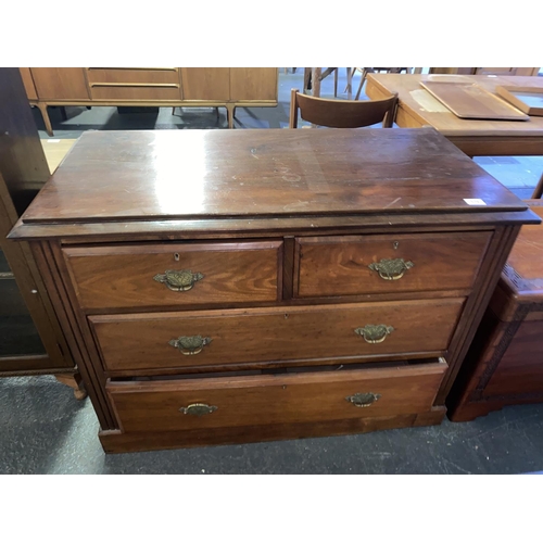 136 - A mahogany four drawer chest of drawers