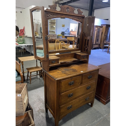 160 - An oak dressing chest with triple mirror