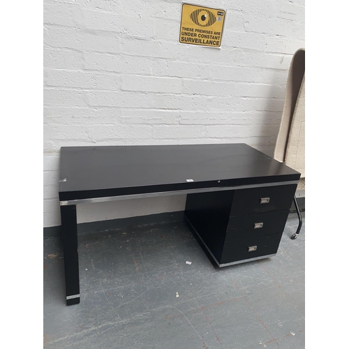 504 - A black and chrome single pedestal desk