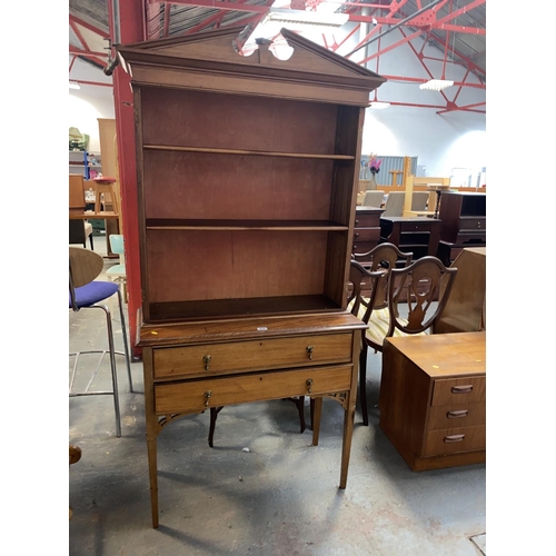 517 - A small mahogany dresser