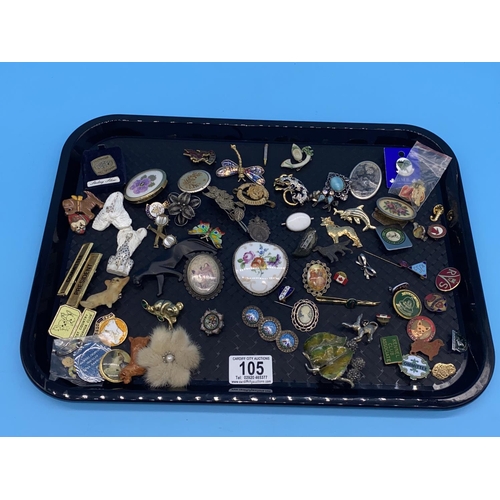 105 - A selection of over 50 vintage badges and brooches