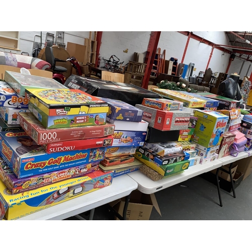 670 - A large quantity of board games and jigsaw puzzles
