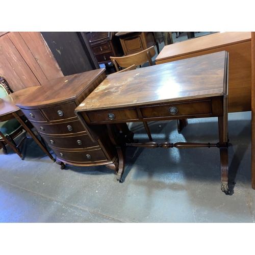 142 - A harp mahogany sofa table and a mahogany five drawer chest of drawers