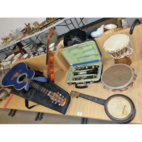 11 - An acoustic electric Encore guitar, a Boussy & Hawkes London clarinet, violin, vintage banjo and a h... 