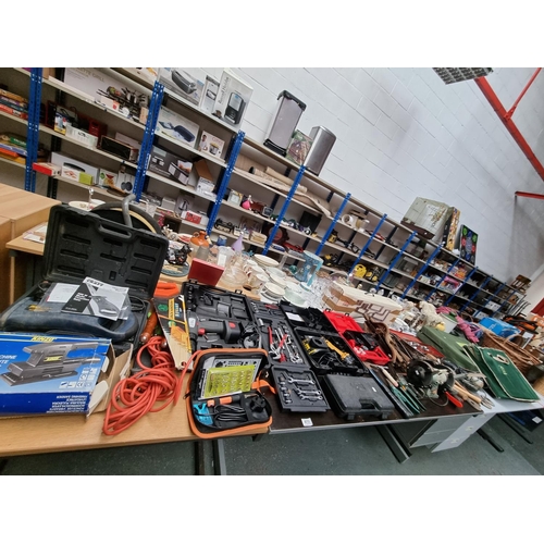 419 - Mixed tools including bench grinder, clamps, sanders etc.