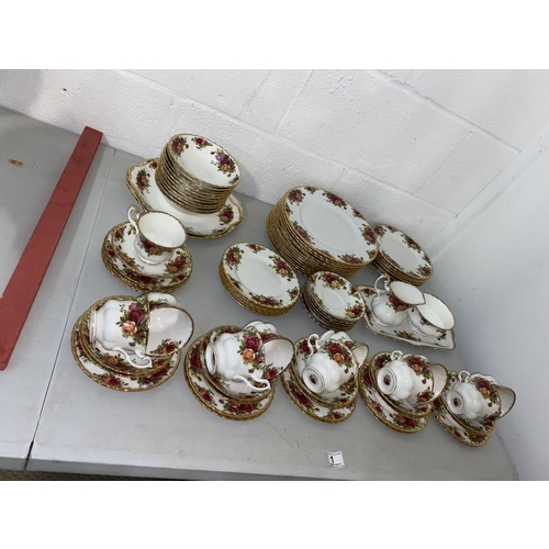 1 - Royal Albert Old Country Roses dinner and tea service - 86 pieces