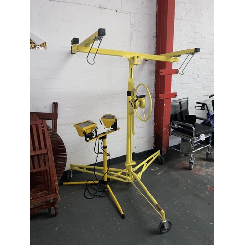 416 - A plasterboard hoist/ lifter and worklights