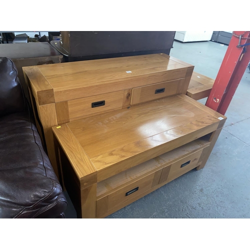 475 - A modern oak sideboard, entertainment unit and lamp table