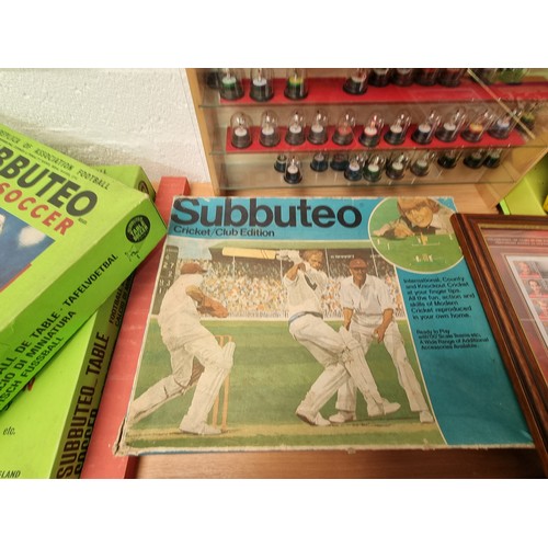 10 - Very good condition football memorabilia to include football coins, pictures, programmes, domed Subb... 