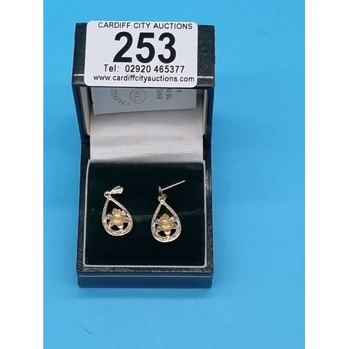 253 - A pair of 9k gold Cymru - y Metel Welsh gold earrings - hallmarked in original box with certificate