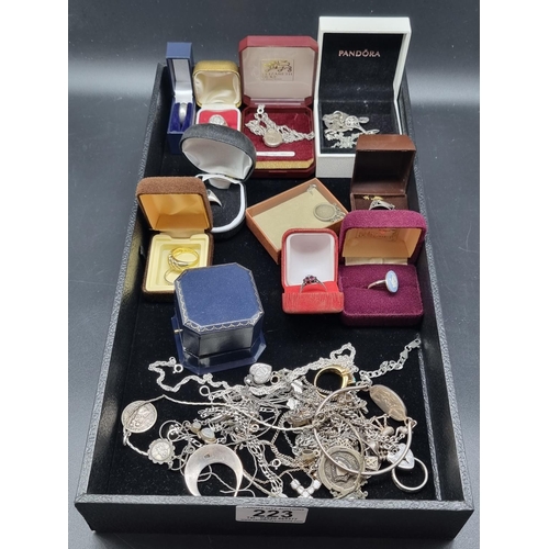 223 - A good collection of jewellery - chains, lockets, rings, etc - mainly silver