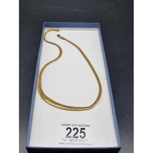 225 - A heavy 9k gold chain - 16 inches long (9.2 grams)