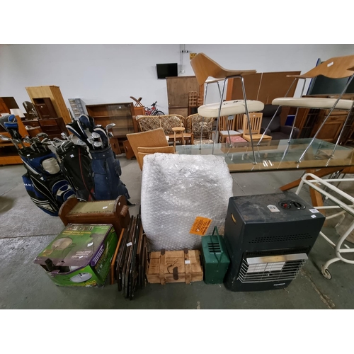 585 - Mixed items to include Calor gas fire, pictures, steam cleaner, boiler flue, etc