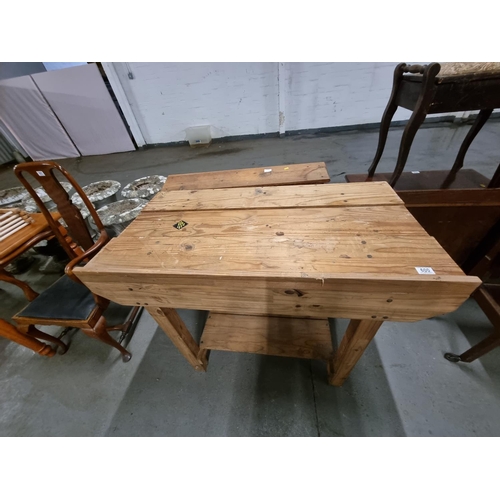 600 - Pine worktable