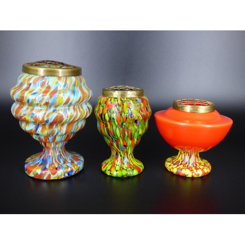 80 - Art Deco Czech, three end of day vases or rose bowls with polychrome spots.
Heights 12 to 17cm