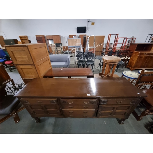 580 - An oak sideboard