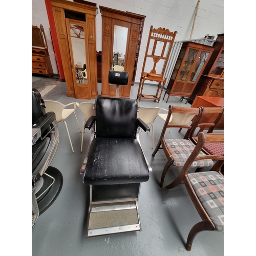 121 - A Belmont hydraulic barbers chair