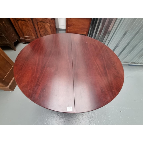 139 - A 1950s mid-century rosewood McIntosh of Kirkcaldy circular extending dining table