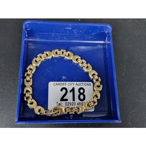 218 - A 9k gold bracelet (19.5cm long), weight 10.7 grams