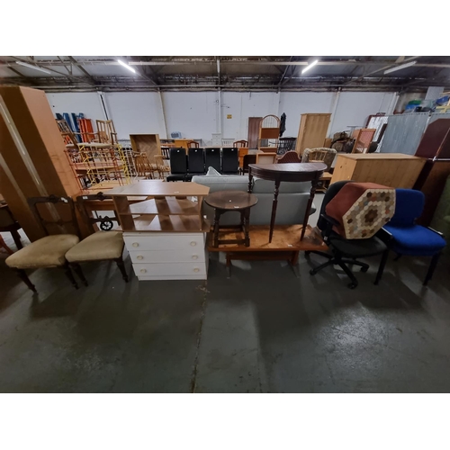 319 - Mixed furniture to include coffee table, chairs, chest of drawers, etc