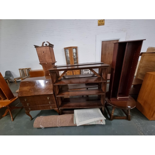 336 - Oak furniture to include bookcases, a bureau, a side table, etc