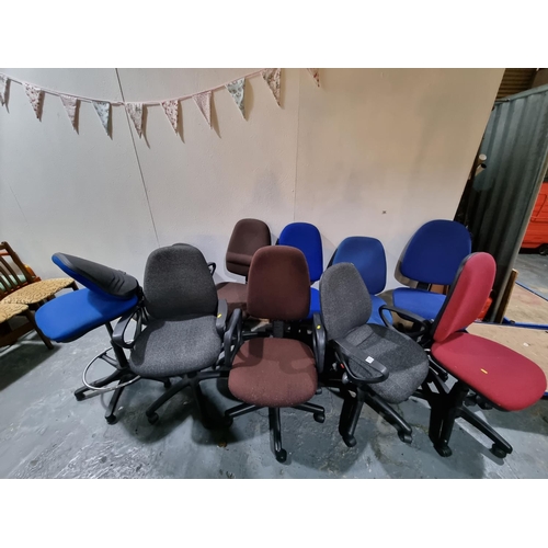 370 - 10 various office chairs