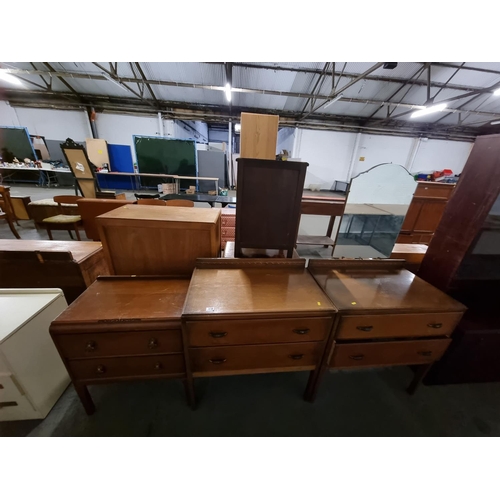 418 - Oak dressing table and mirror and 2 oak 2 drawer chest of drawers