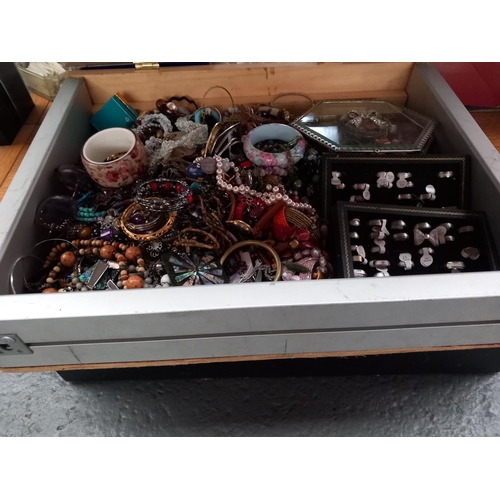 281 - A large quantity of costume jewellery