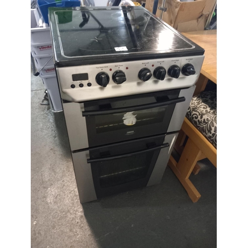 551 - A Zanussi electric cooker