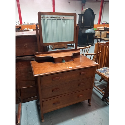 133 - An oak dressing table