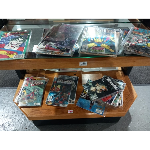 239 - A collection of Marvel and DC comics - Wolverine, Superman, X Men, etc (two shelves)