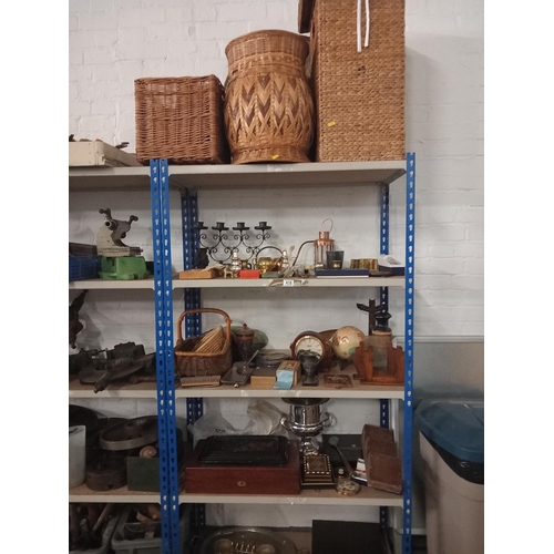 418 - 5 shelves of household items to include wicker baskets, metalware, treen, etc