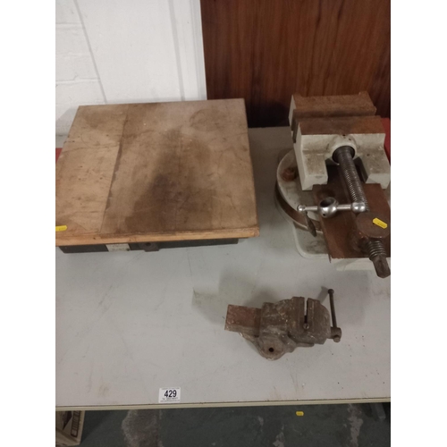 429 - A Machinist vice and metal plates and a wooden vice