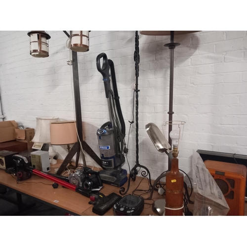 431 - Electricals to include Shark hoover, standard lamps, HiFi, vintage phone, etc