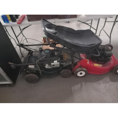 470 - A Honda GCV petrol lawnmower and a Yard King petrol lawnmower