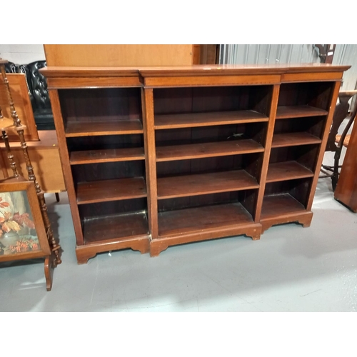 123 - A break fronted mahogany bookcase