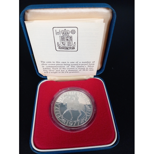 211 - A sterling silver 1977 Queens Jubilee silver crown - Royal Mint in original box and with certificate