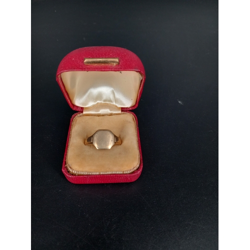 210 - A 9k gold signet ring 2.8 grams