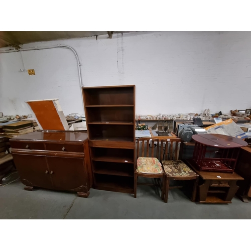 344 - 2 oak bookcases and an oak sideboard