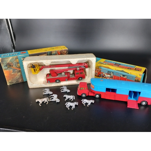226 - A boxed Corgi Major 1130 Circus horse transporter with horses - very good condition (damage to the b... 