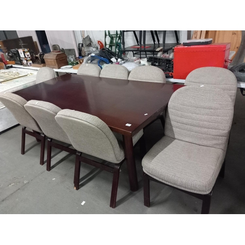 423 - A mahogany dining table and 8 matching chairs