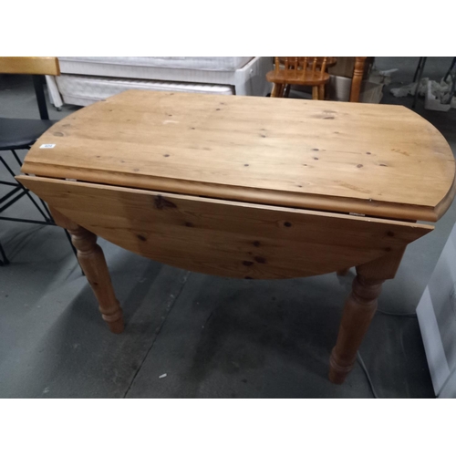 404 - A pine drop leaf table