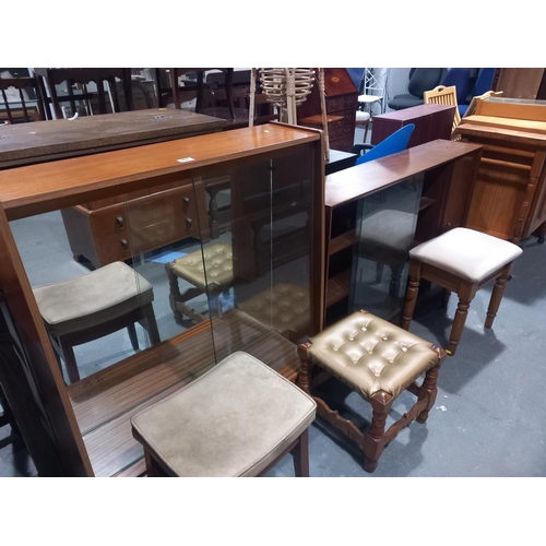 487 - 2 glass front display cabinets and 3 stools