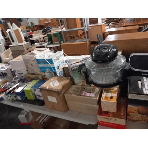 325 - Large Quantity Of Kitchen Items Including Cutlery Sets, Serving Dishes, Toasters, Tower Air Fryer Et... 