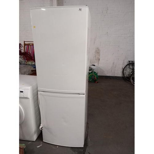 432 - A fridge freezer