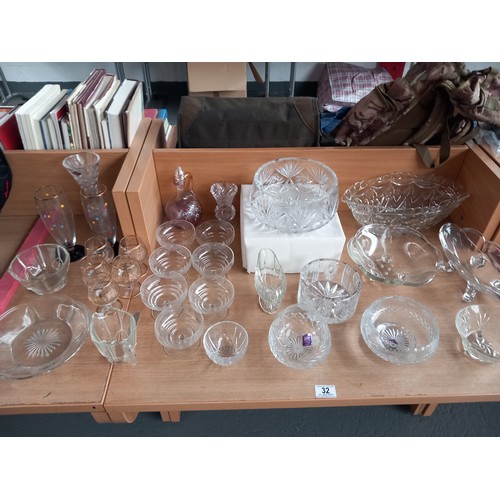 32 - A collection of glassware to include Edinburgh crystal bowls, continental crystal vase etc