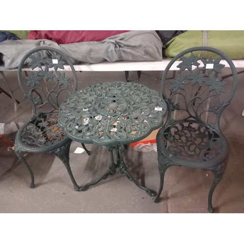 542 - A metal garden table and two chairs